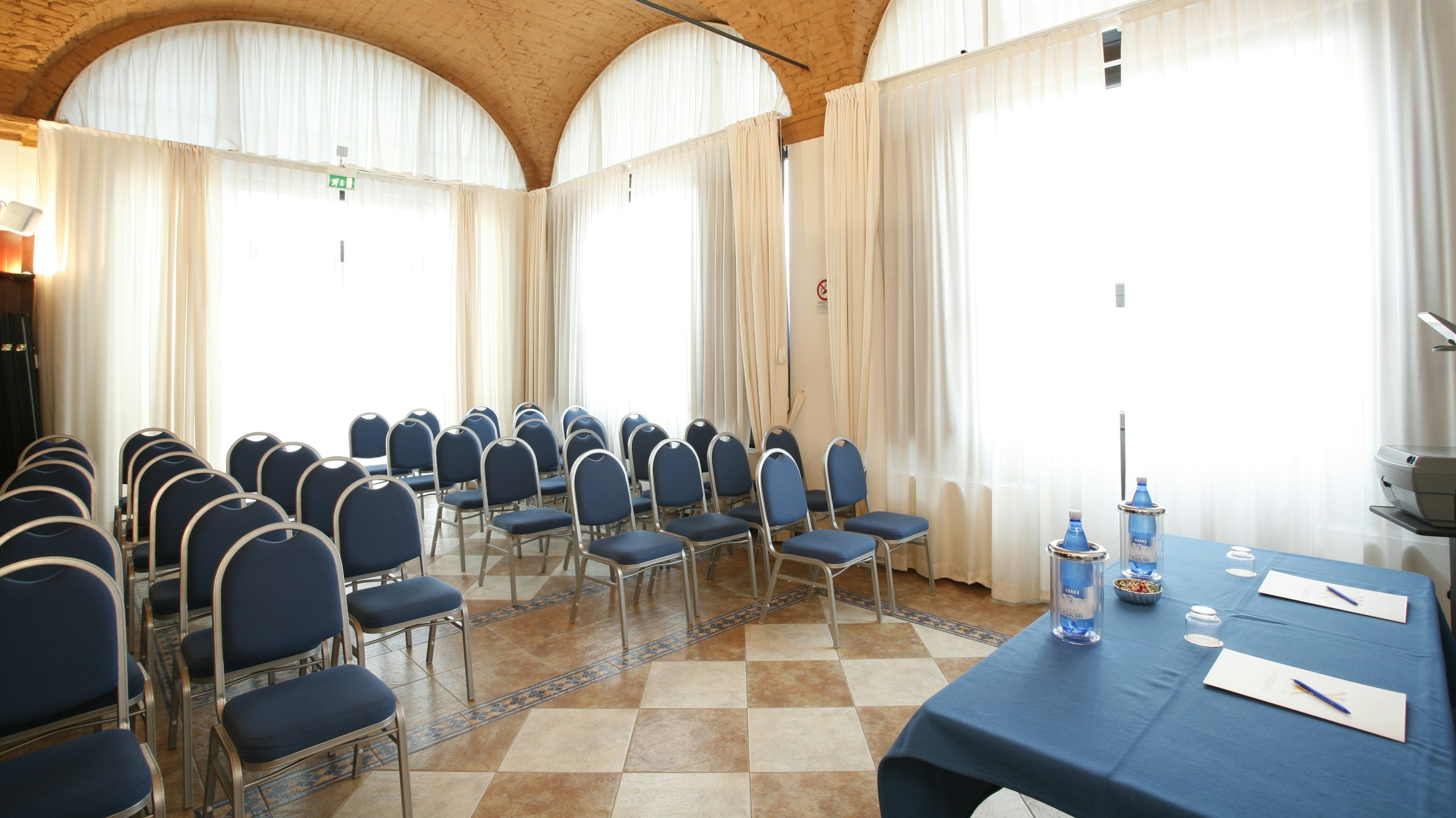 imperial-hotel-bologna-meeting-02