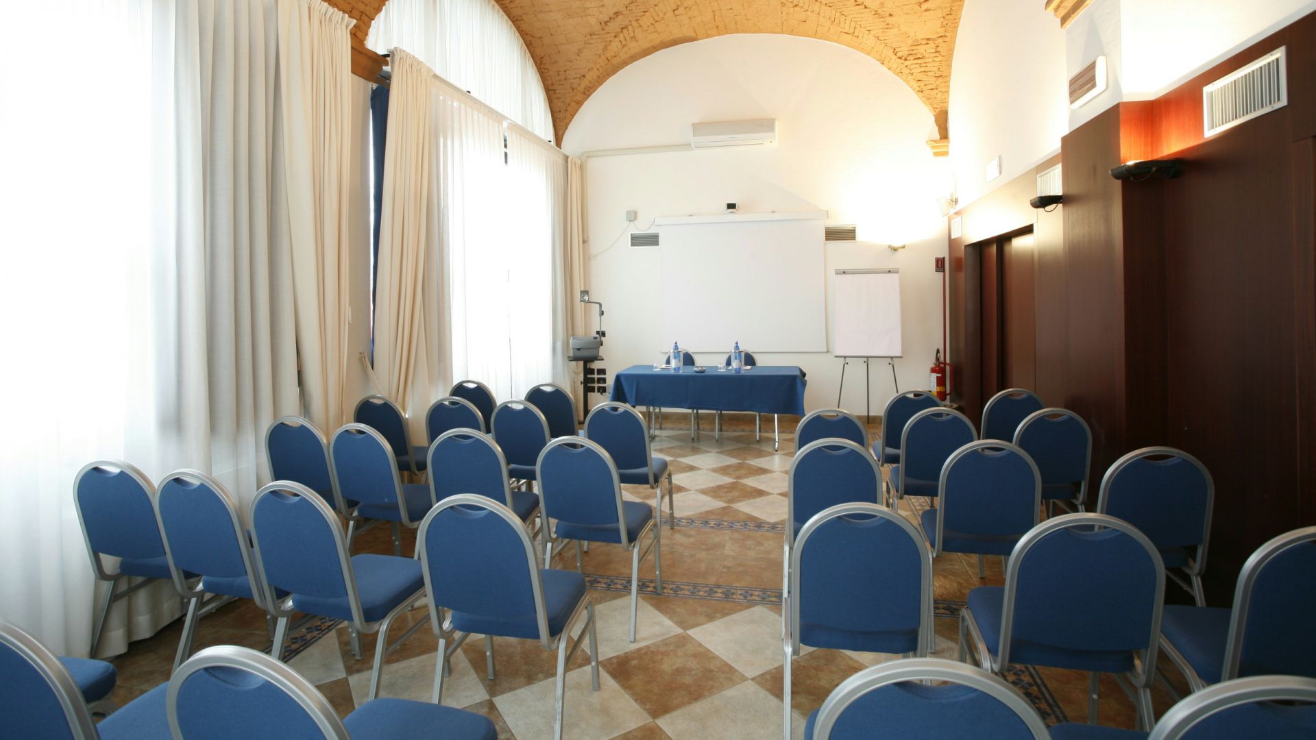 imperial-hotel-bologna-meeting-01